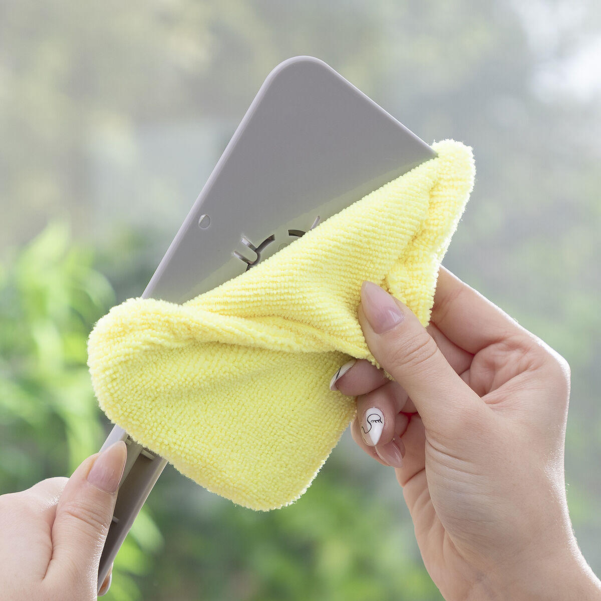 2-in-1 Spray Glass Cleaner